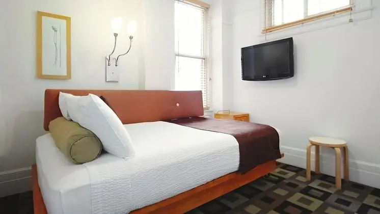 Shared Bathroom in Hallway, Single Room