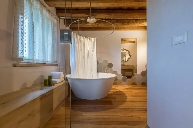 Comfort Tek Büyük veya İki Ayrı Yataklı Oda, Küvet, Bahçe Manzaralı