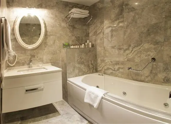 Suite,Göl Manzaralı