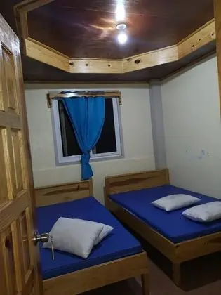 Dört Kişilik Oda, Ortak Banyo