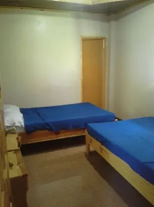 Üç Kişilik Oda, Ortak Banyo