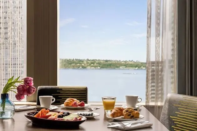 Süit, 1 En Büyük (King) Boy Yatak ve Çekyat (Water View)