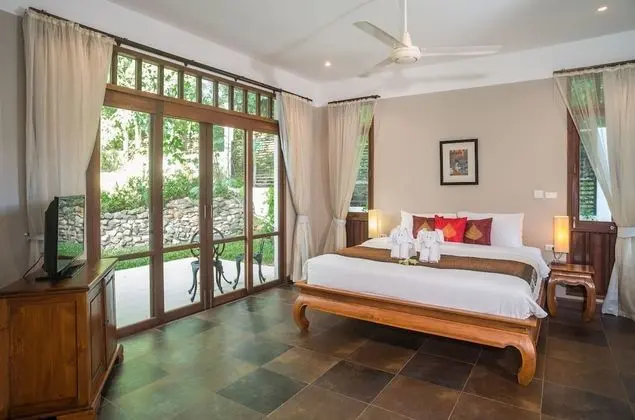 5-Bedrooms Villa with Private Pool