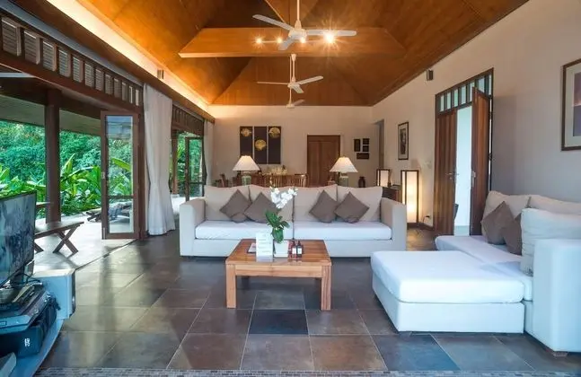 5-Bedrooms Villa with Private Pool