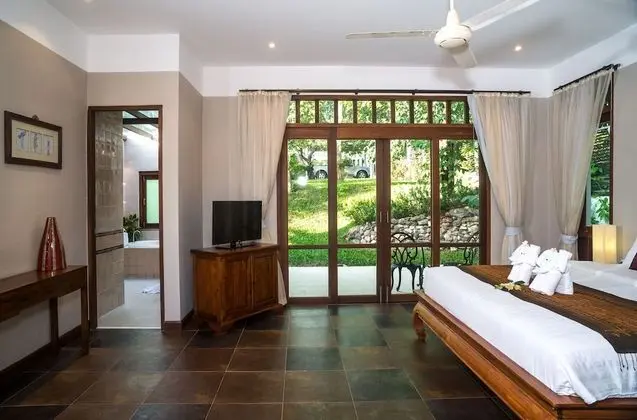 5-Bedrooms Villa with Private Pool