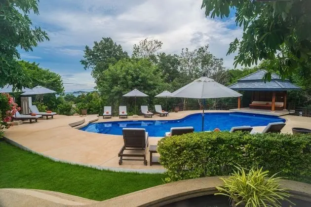 5-Bedrooms Villa with Private Pool