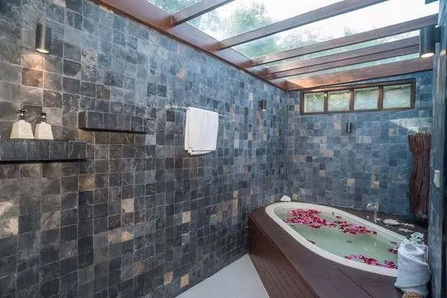 5-Bedrooms Villa with Private Pool