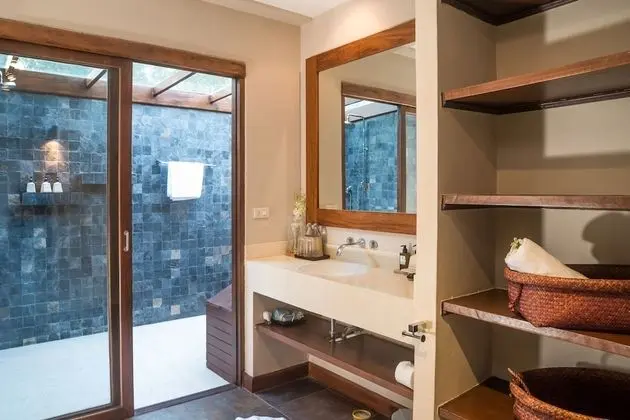 5-Bedrooms Villa with Private Pool