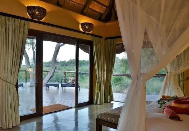 Luxury Tek Büyük veya İki Ayrı Yataklı Oda, 1 Yatak Odası, Şömine, Park Manzaralı