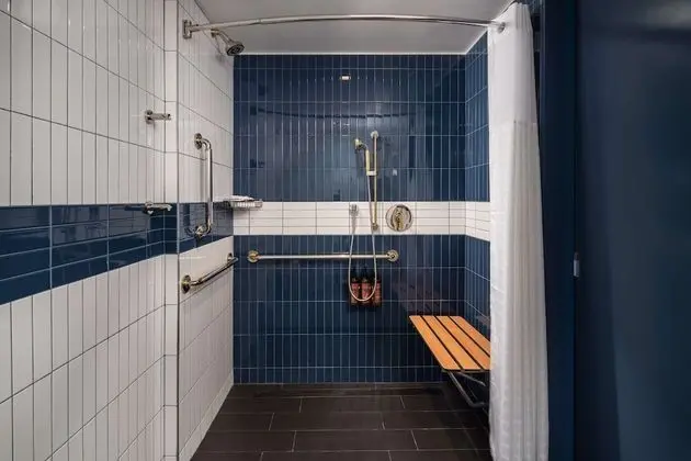Oda, 2 Çift Kişilik Yatak, Engellilere Uygun (Mobility, Roll-In Shower)