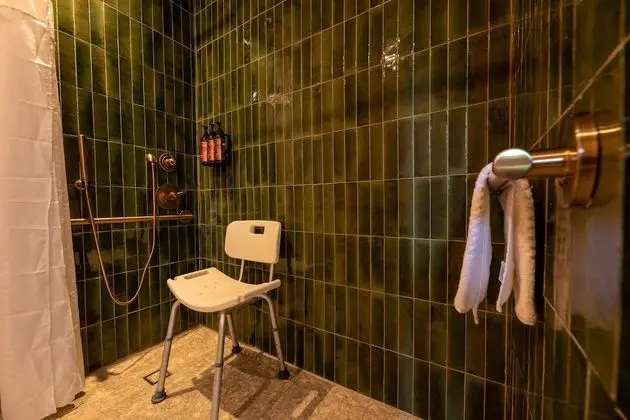 1 Queen, Mobility/Hearing Accessible 3X3 Shower