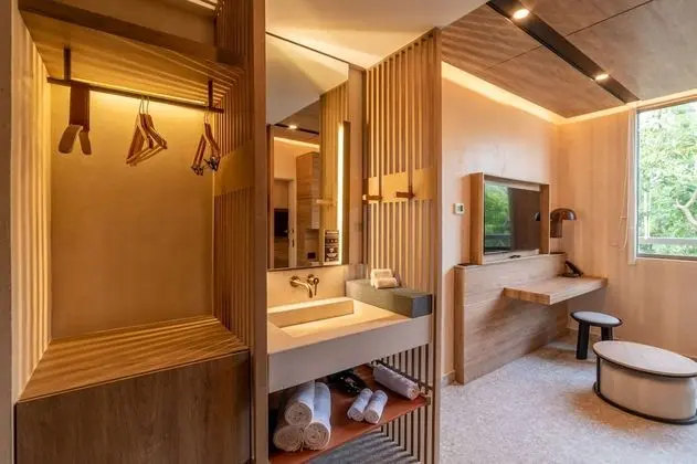 Flex Room with 1 Queen Wall Bed