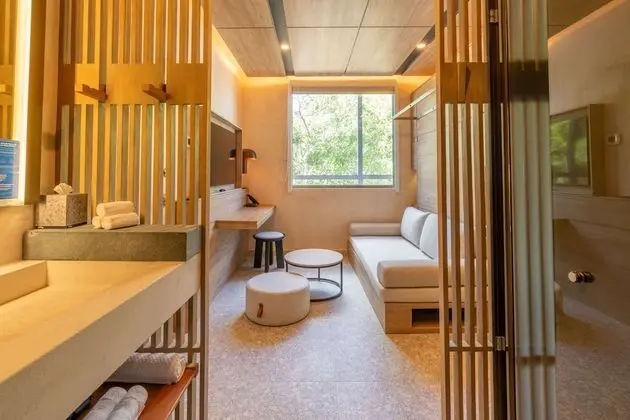 Flex Room with 1 Queen Wall Bed