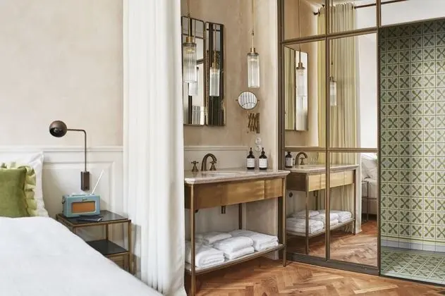 Deluxe Oda (DE LUXE)