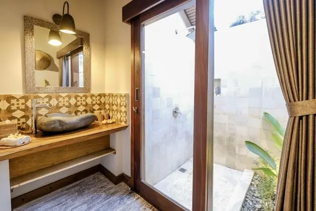 Villa, Banyolu/Duşlu, Havuz Manzaralı (Motu)