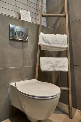 Stüdyo, Bahçe Manzaralı