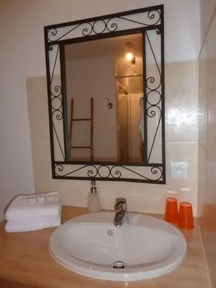 Standard Tek Büyük Yataklı Oda, Özel Banyo, Bahçe Manzaralı (GRAIN DE BLE)