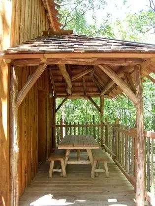 Kulübe (Aux Terrasses)
