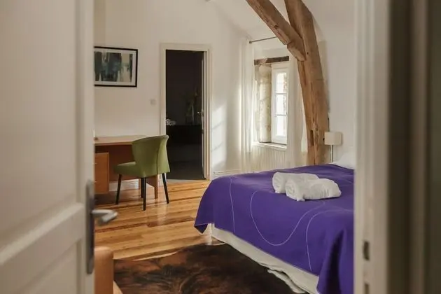 Tek Büyük Yataklı Oda, Havuz Manzaralı (Rolin)