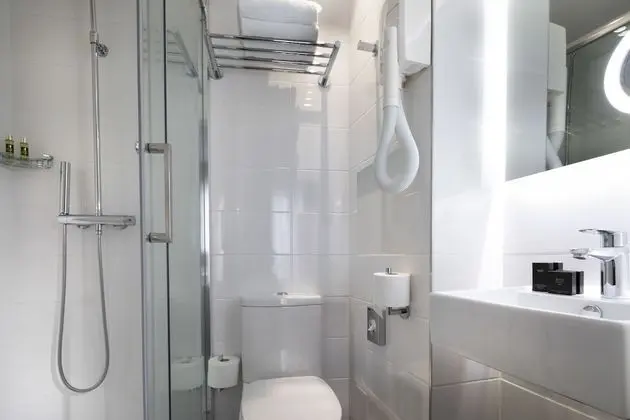 Büyük Yataklı Tek Kişilik Oda