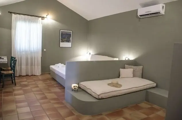 Üç Kişilik Oda, Deniz Manzaralı