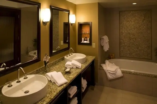Süit, 1 En Büyük (King) Boy Yatak, Göl Manzaralı (Center Suite Lake View King Bed)