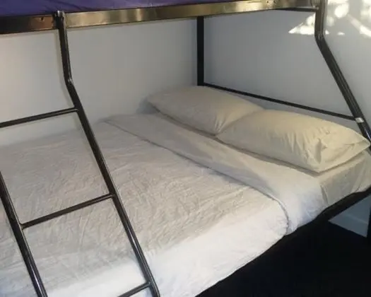 Tek Büyük veya İki Ayrı Yataklı Oda (Tri-Bunk)