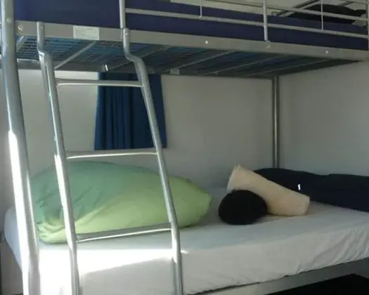 Tek Büyük veya İki Ayrı Yataklı Oda (Tri-Bunk)