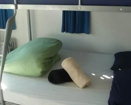 Tek Büyük veya İki Ayrı Yataklı Oda (Tri-Bunk)
