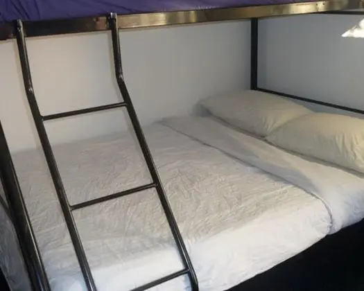 Tek Büyük veya İki Ayrı Yataklı Oda (Tri-Bunk)