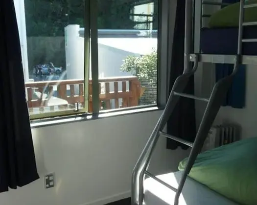 Tek Büyük veya İki Ayrı Yataklı Oda (Tri-Bunk)