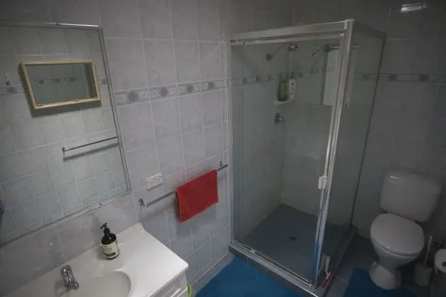 Tek Büyük Yataklı Oda, 1 Çift Kişilik Yatak, Ortak Banyo