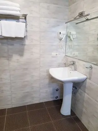 Standard Üç Kişilik Oda, Bahçe Manzaralı