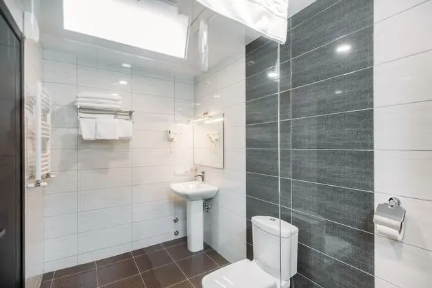 Standard Üç Kişilik Oda, Bahçe Manzaralı
