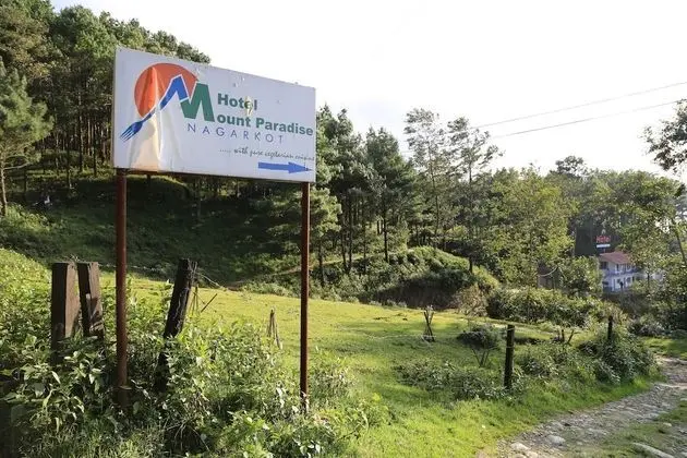 İki Ayrı Yataklı Oda, Ortak Banyo