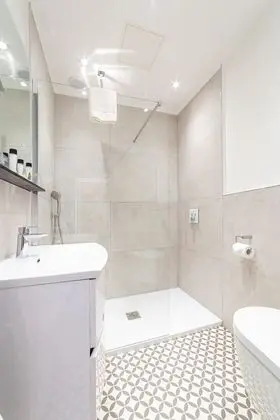 Standard Tek Büyük Yataklı Oda, Banyolu/Duşlu
