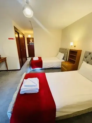 İki Ayrı Yataklı Oda, Banyolu/Duşlu