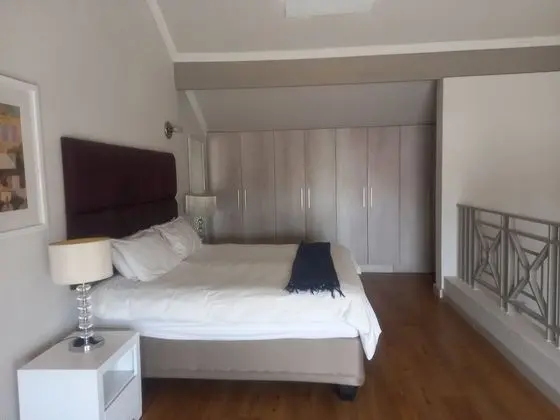 Mount Royal 29 Large 1 Bed with Balcony