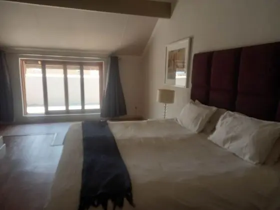 Mount Royal 29 Large 1 Bed with Balcony