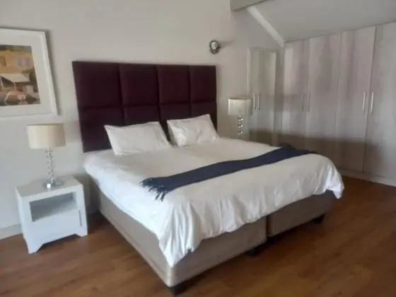 Mount Royal 29 Large 1 Bed with Balcony