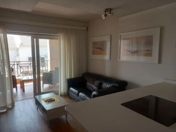 Mount Royal 29 Large 1 Bed with Balcony