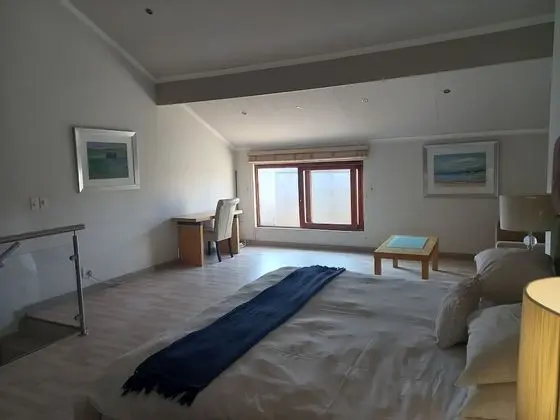 Mount Royal 31 Large 1 bed with Balcony