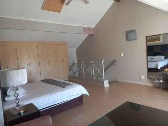 Mount Royal 31 Large 1 bed with Balcony