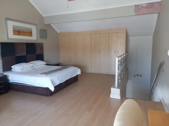 Mount Royal 31 Large 1 bed with Balcony