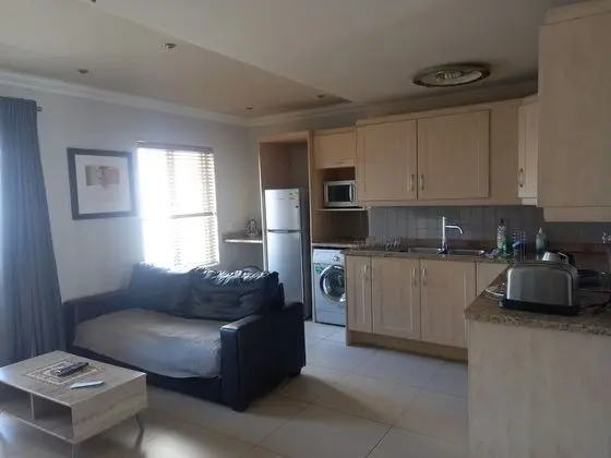 Mount Royal 31 Large 1 bed with Balcony