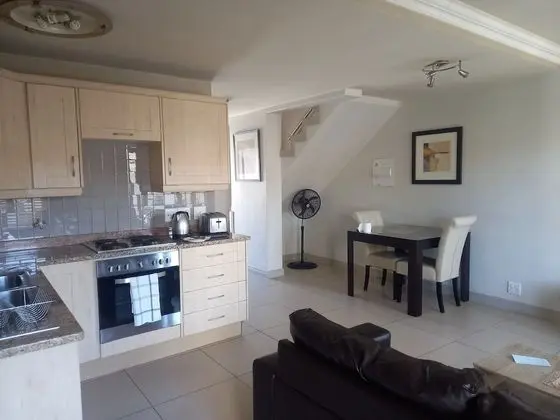 Mount Royal 31 Large 1 bed with Balcony