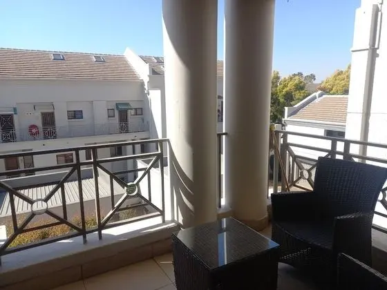 Mount Royal 31 Large 1 bed with Balcony