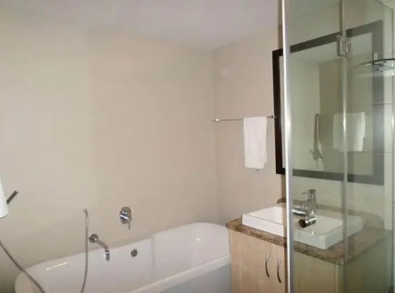 Mount Royal 31 Large 1 bed with Balcony
