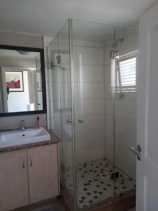 Mount Royal 31 Large 1 bed with Balcony