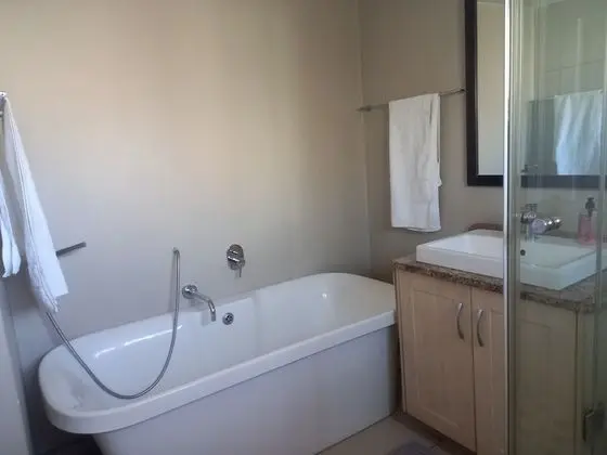 Mount Royal 31 Large 1 bed with Balcony